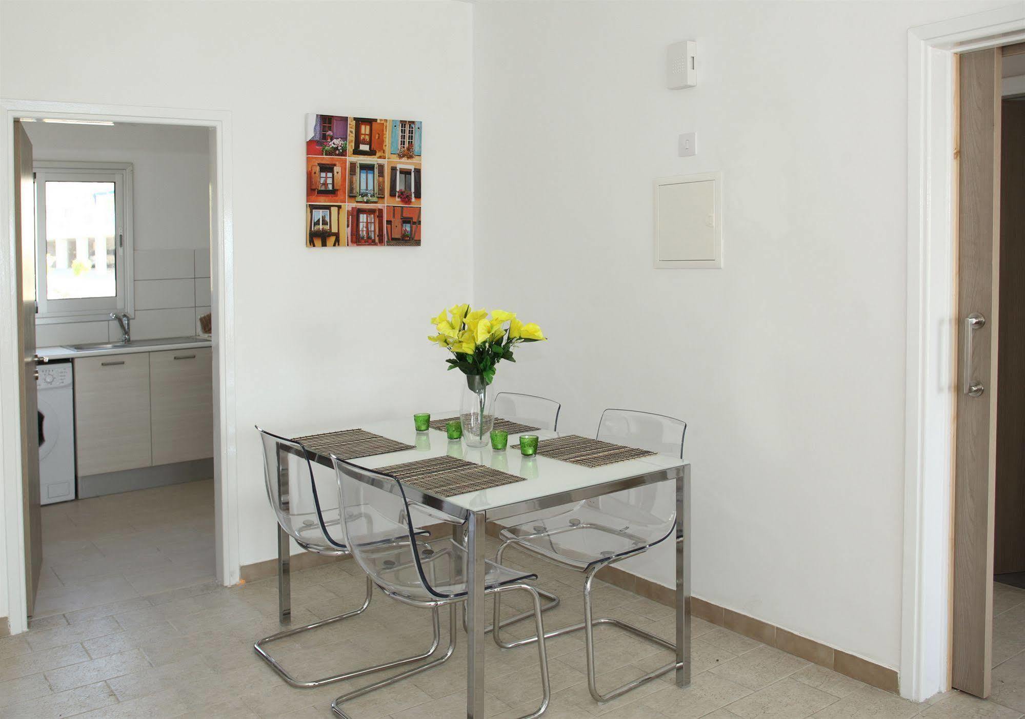Anemos Apartments ลิมาซอล ภายนอก รูปภาพ
